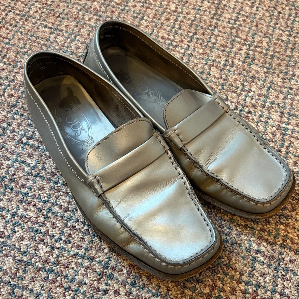 Tod’s silver loafer women’s size 10.5